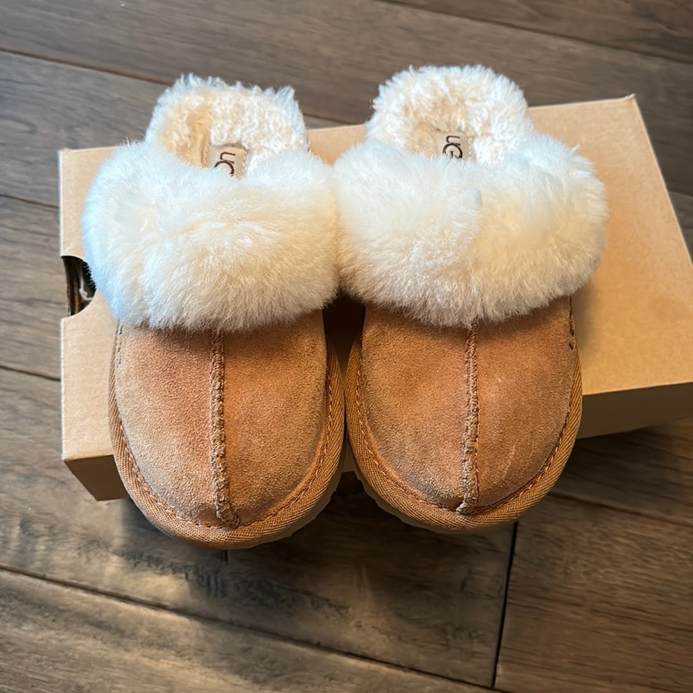 Uggs size 11 kids slipper